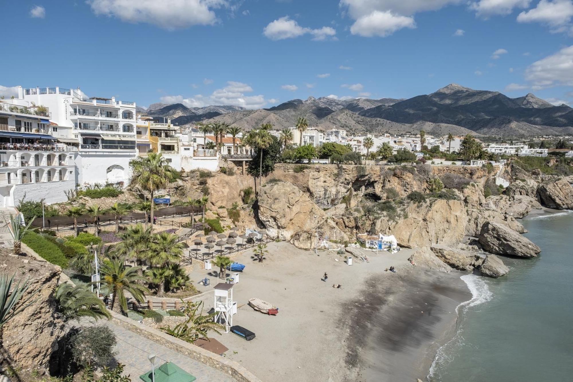 Bright spacious 1 bed apartment Nerja Exterior foto
